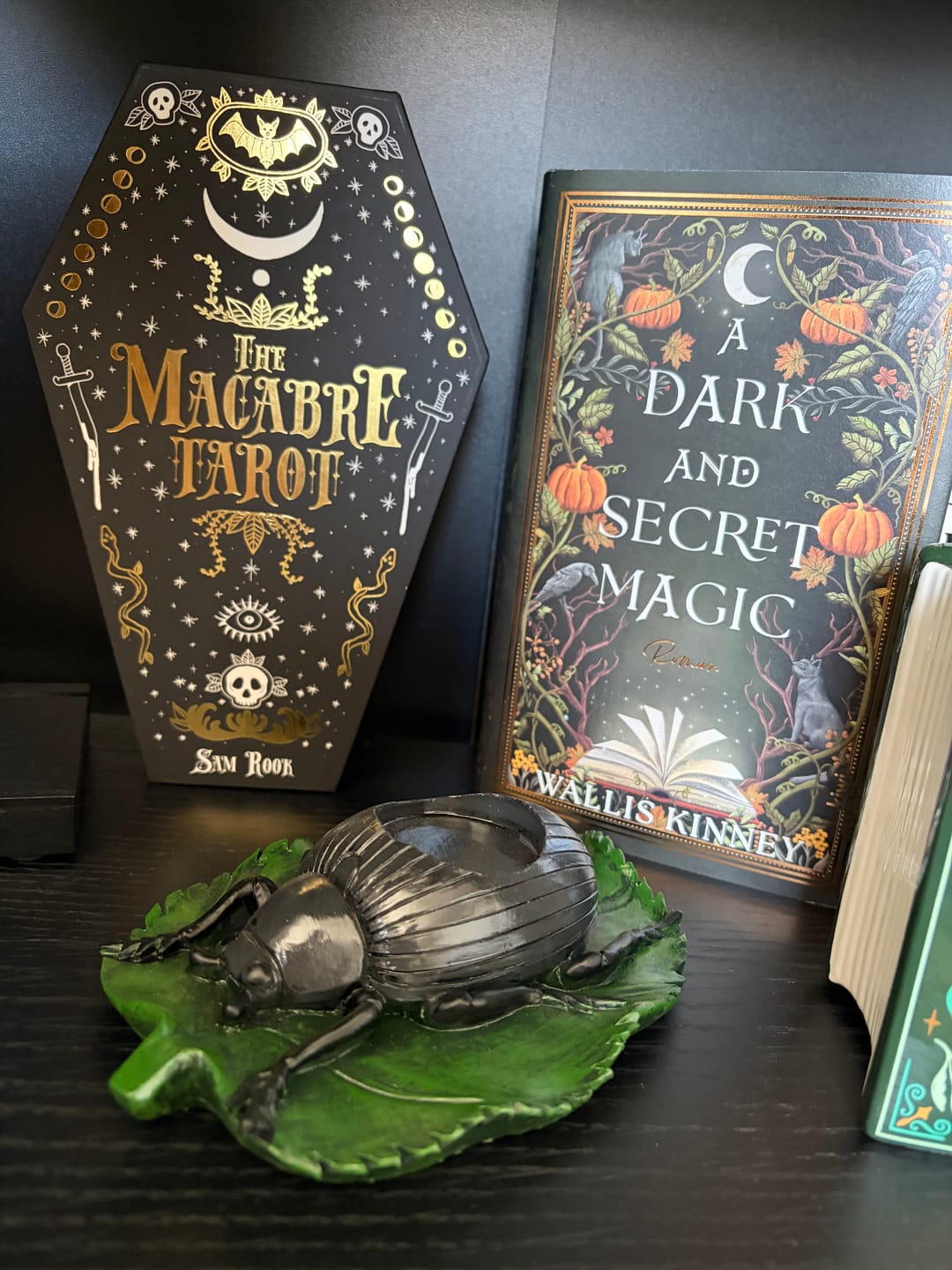 Customer photo review of Schwarzer Käfer-Teelichthalter auf Blatt – Gothic Deko für Kerzenlicht