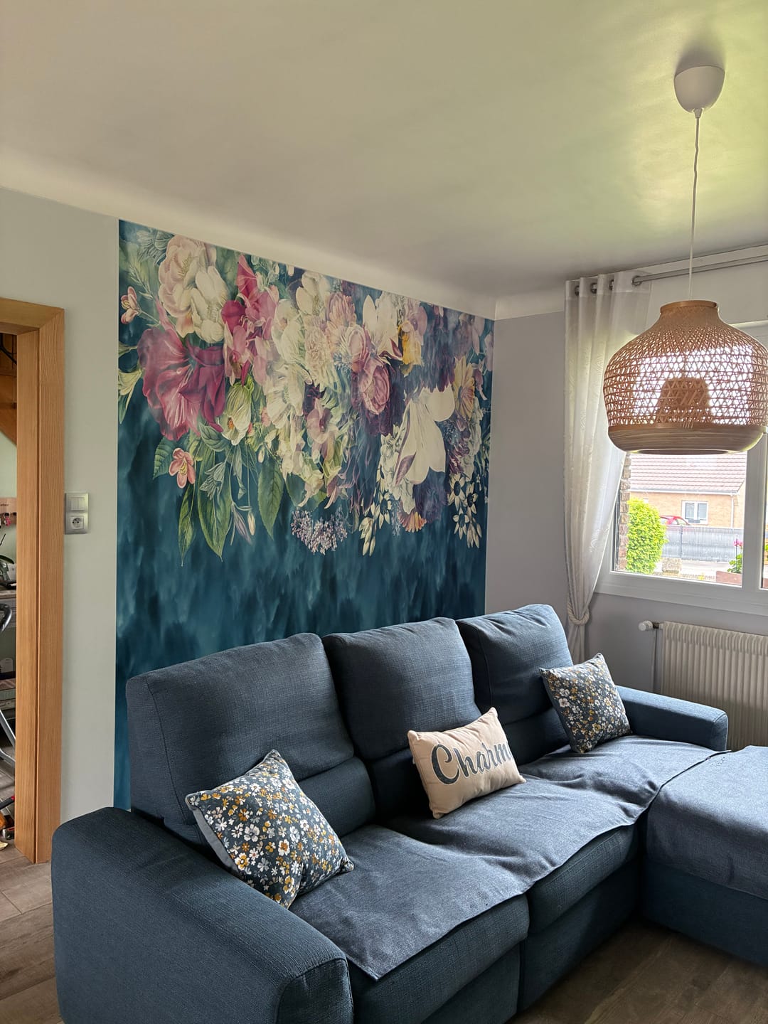 Customer photo review of Papier Peint Fleur  Fond Bleu