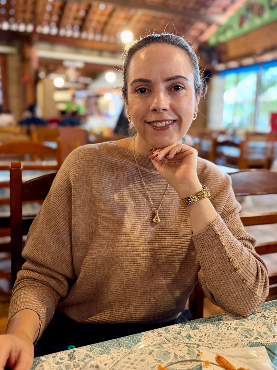 Customer photo review of Blusa Modal com botões dourado na manga, Capuccino