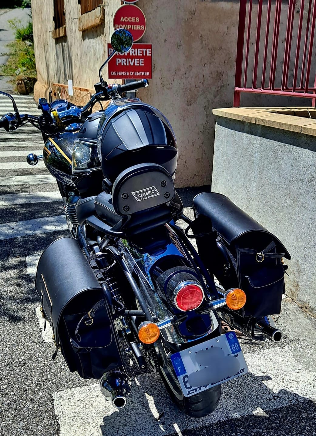 Customer photo review of expedition saddlebag for classic 650