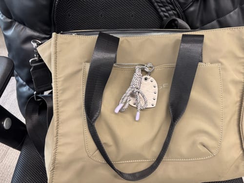 Reseña con foto de un cliente sobre Bolso Nylon Notebook Charm Corazón Street