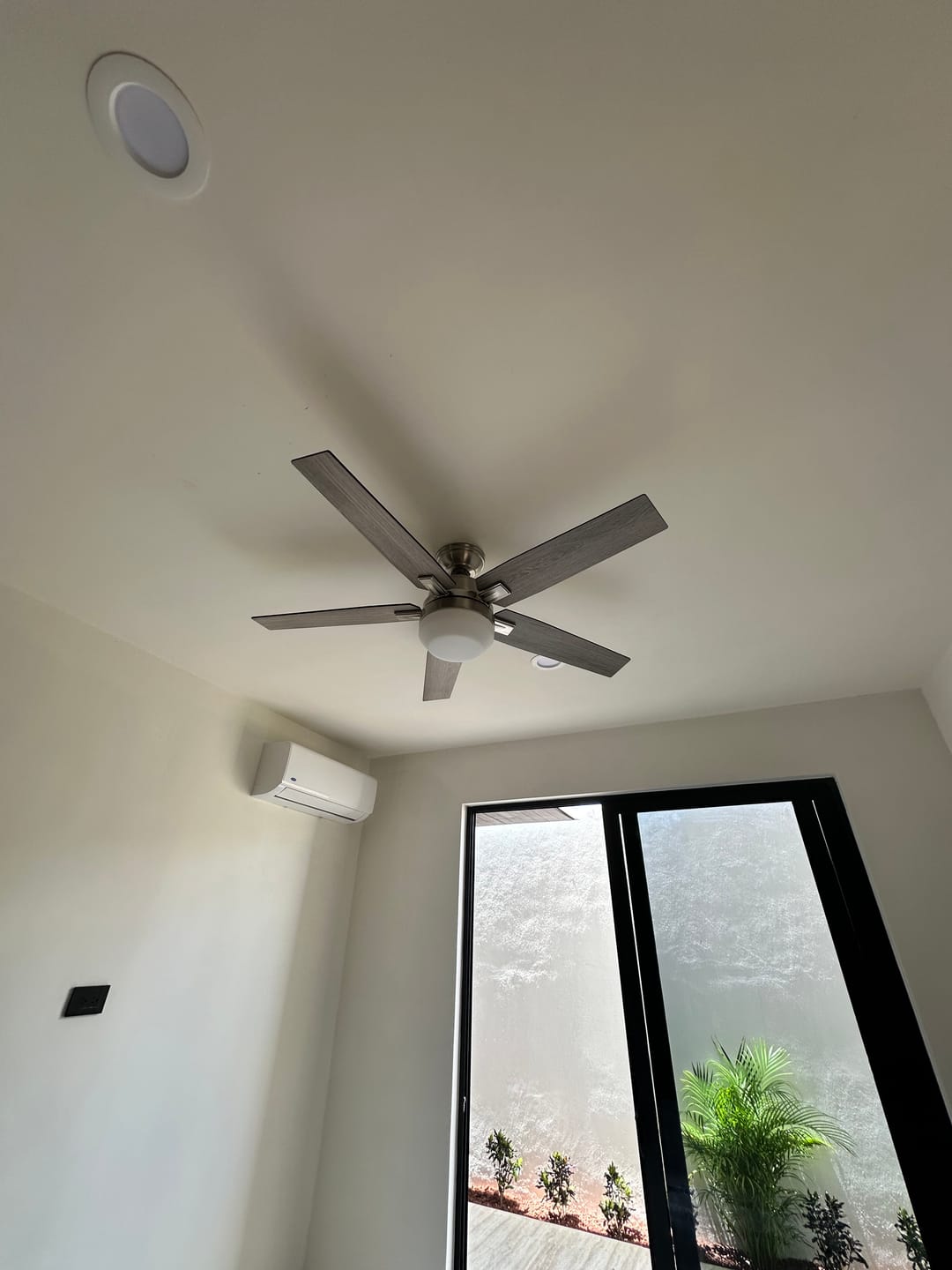 Customer photo review of Ventilador de Techo Apex II con Luz LED 52 pulgadas