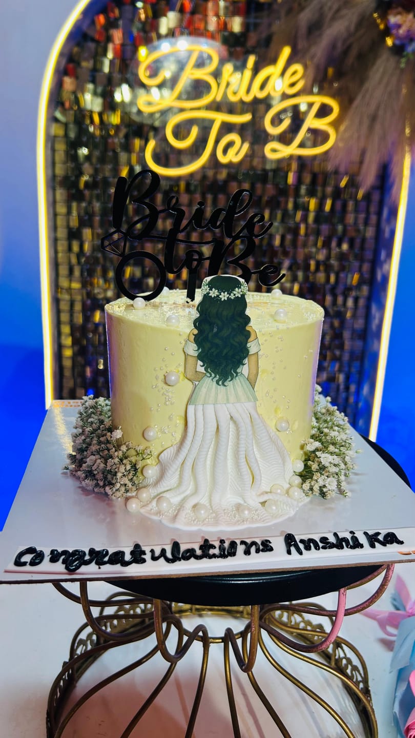 Customer photo review of Blossom Bride to Be Cake
