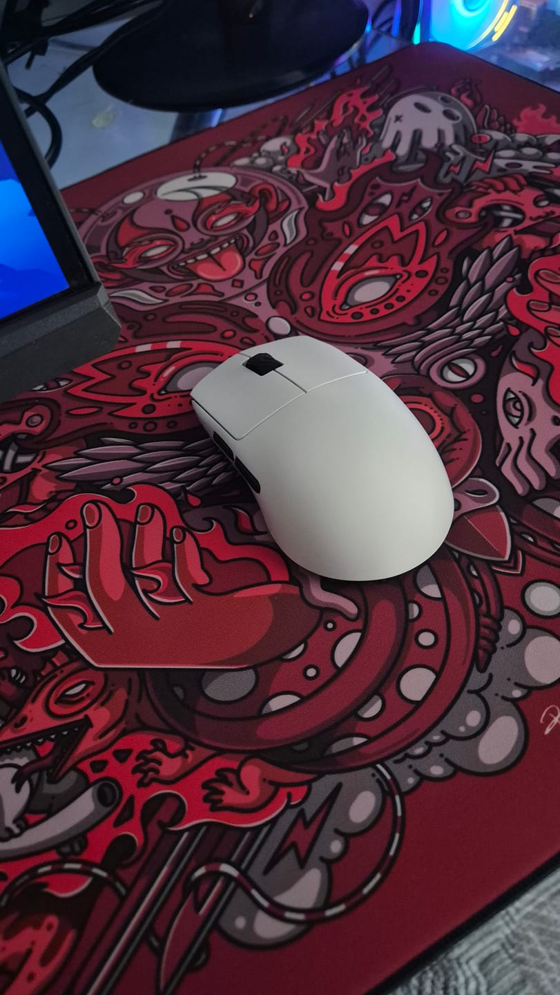 Customer photo review of Scyrox V8 8K Wireless Mouse