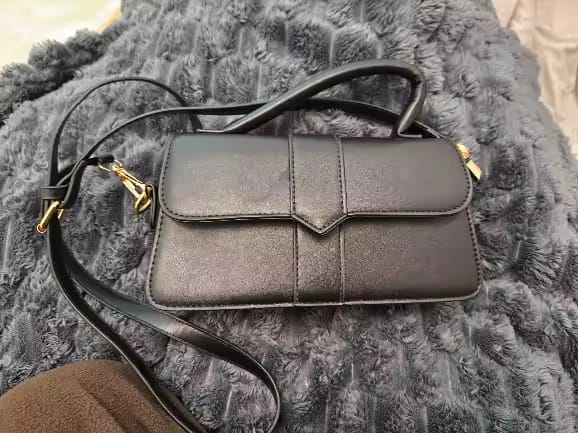 Customer photo review of AMA - Petit Sac à Main en Cuir Lisse