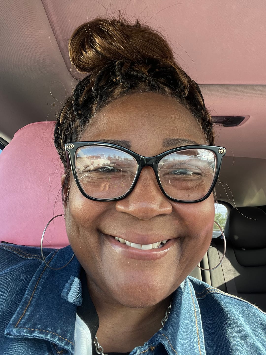 Customer photo review of Michelle - Salon-Style Glueless Miracle Braided Wig Pre-Bleached Swiss HD Full Lace Boho Box Braids Bora Bora Human Hair Body Wave Curls