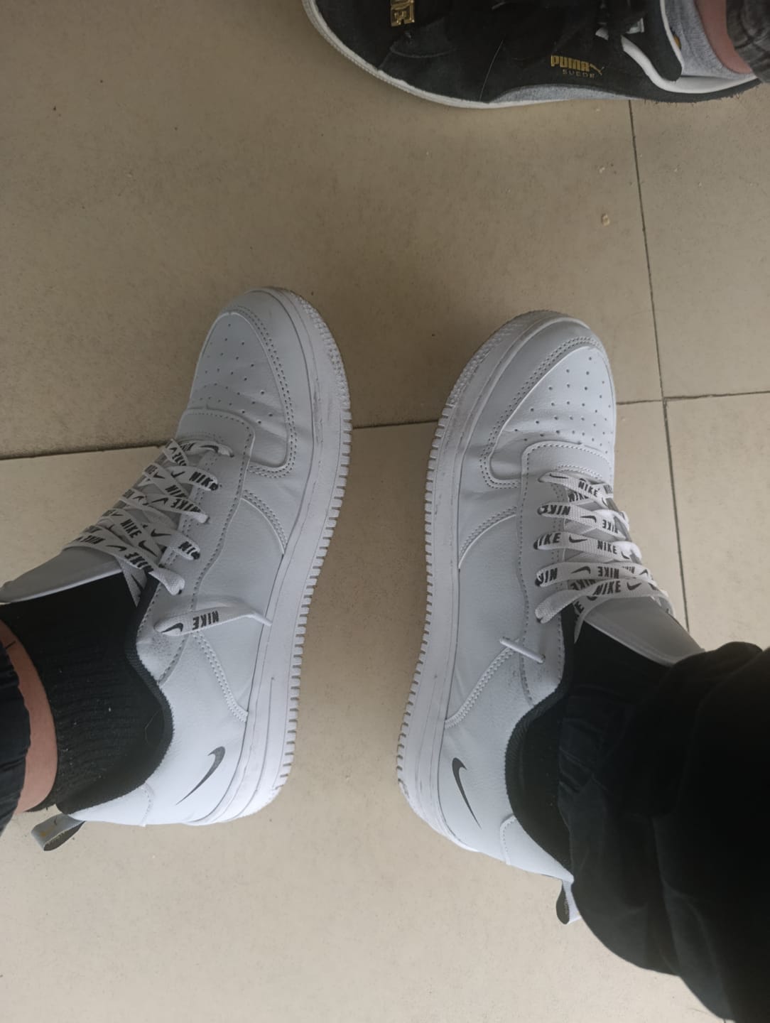Customer photo review of Tenis 275 Blanco Negro