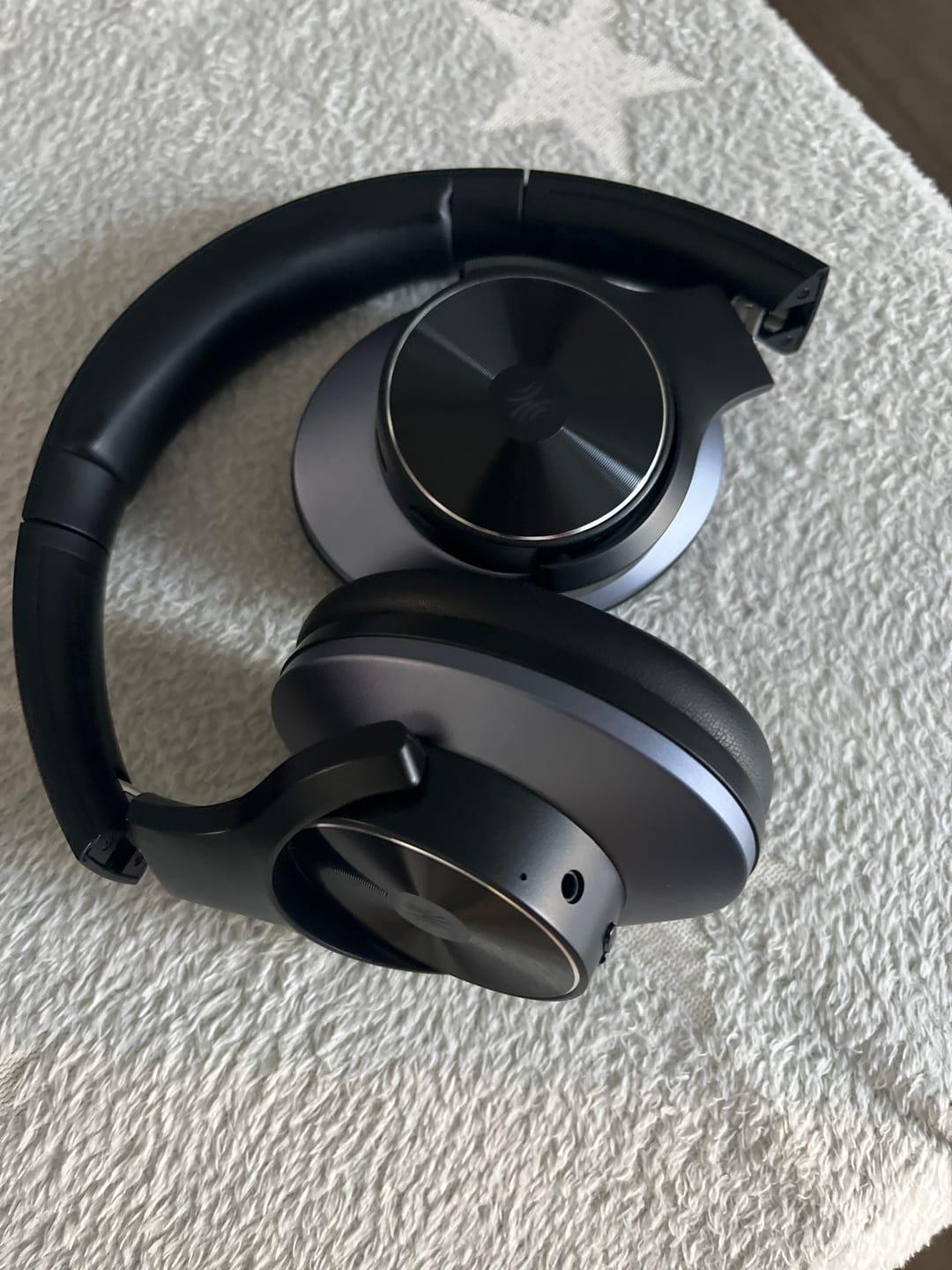 Customer photo review of Oneodio A Series - Bluetooth 5.0 Active Noise Cancelling Wireless Headphones - Built-in Microphone, Type C Charging & Carry Case - Extended 2 Year Warranty Included