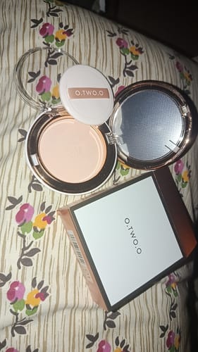 Customer photo review of O.TWO.O SILKY AND MOISTURIZING SETTING POWDER