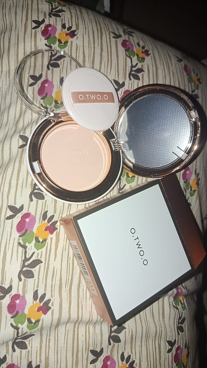 Customer photo review of O.TWO.O SILKY AND MOISTURIZING SETTING POWDER