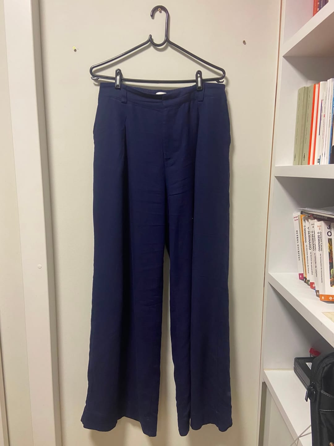 Customer photo review of Calça Pantalona Graviola Azul Escuro