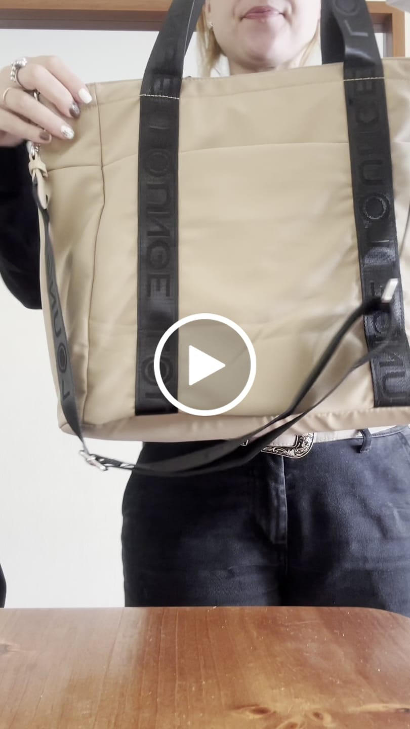 Customer video review of Bolso Nylon Llavero Street