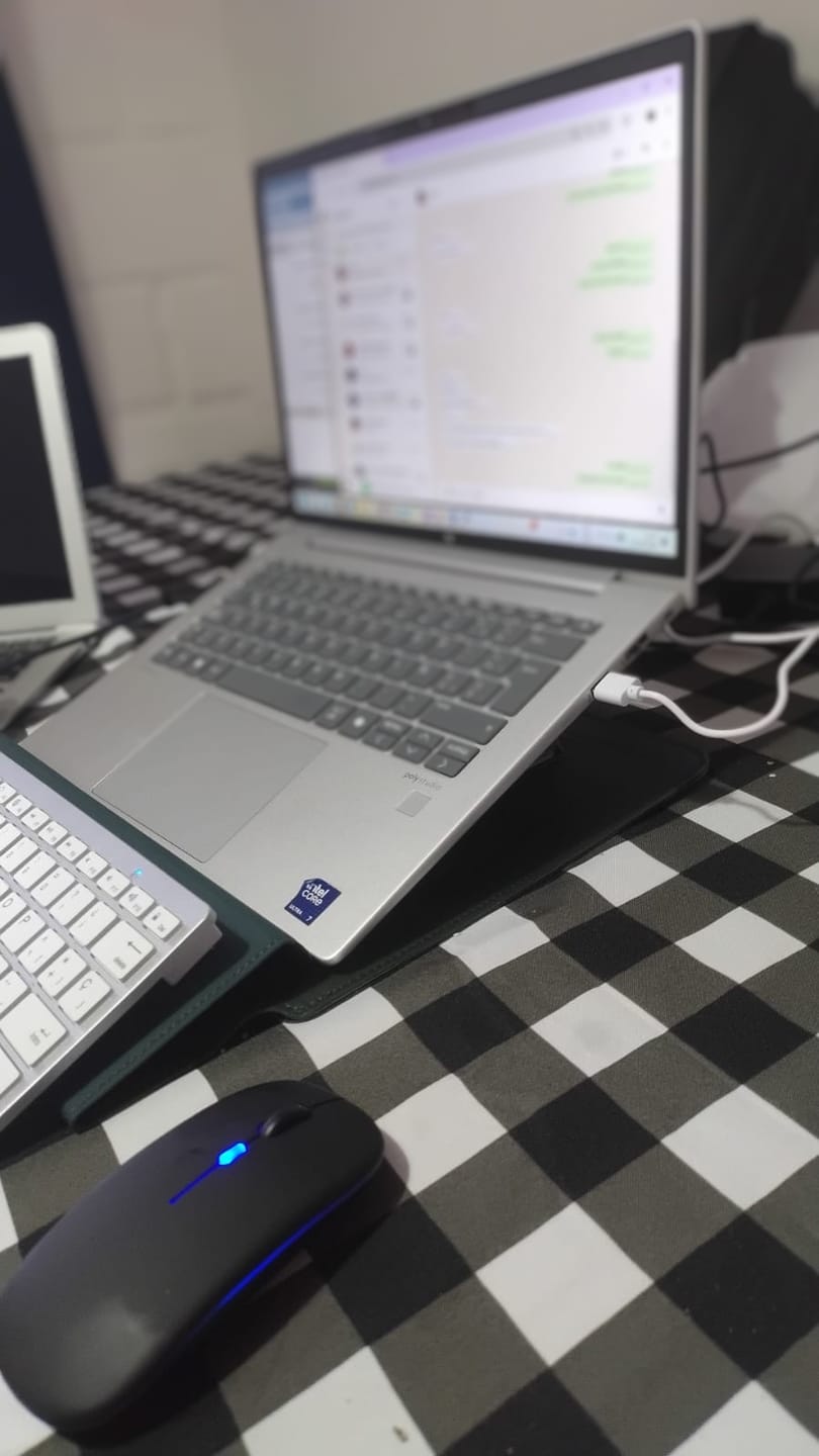 Customer photo review of Funda Notebook Smart Workstation