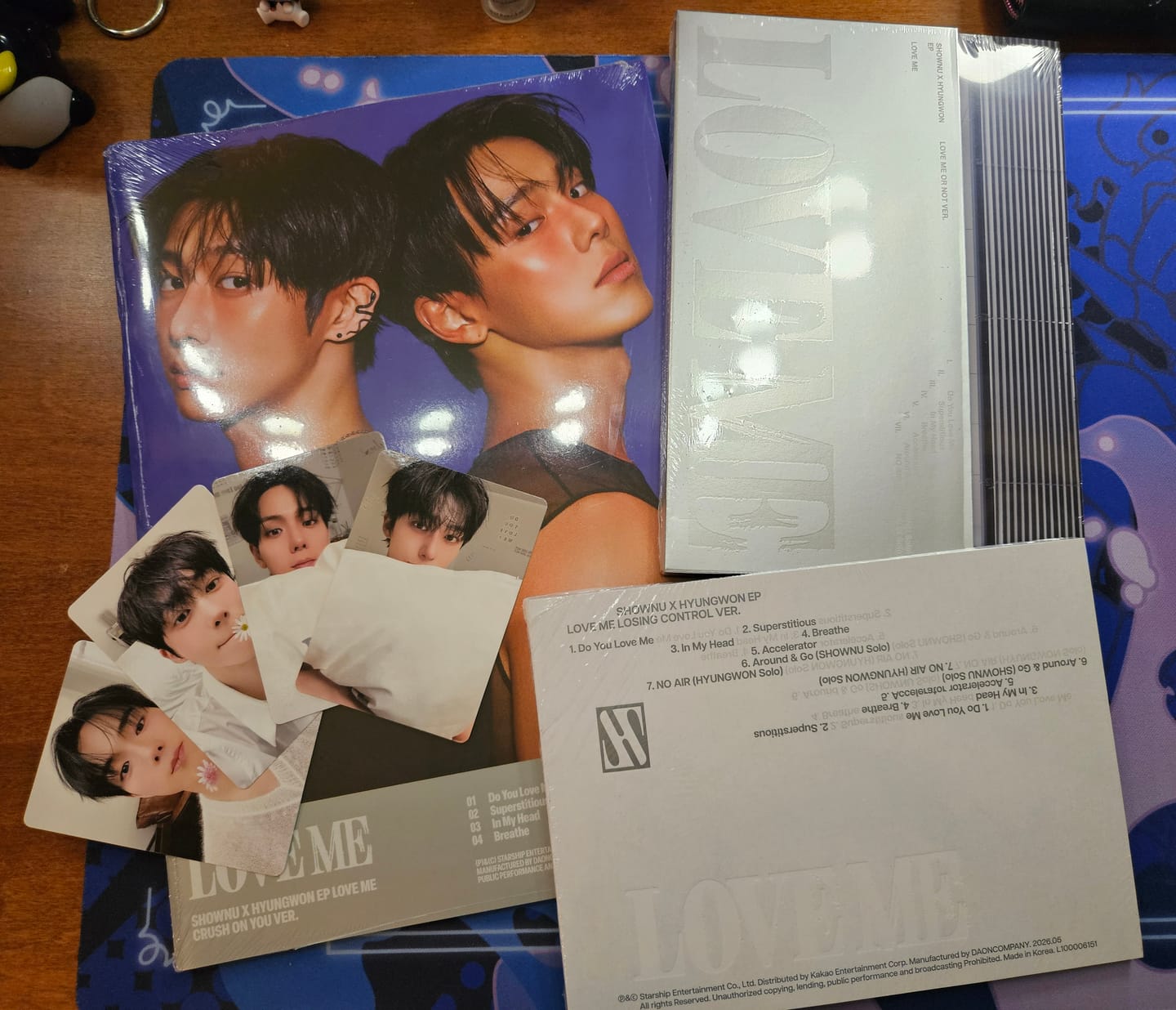 Customer photo review of MONSTA X SHOWNU X HYUNGWON - LOVE ME EP ALBUM STARSHIP GIFT 3SET (CRUSH ON YOU+LOVE ME OR NOT+LOSING CONTROL)