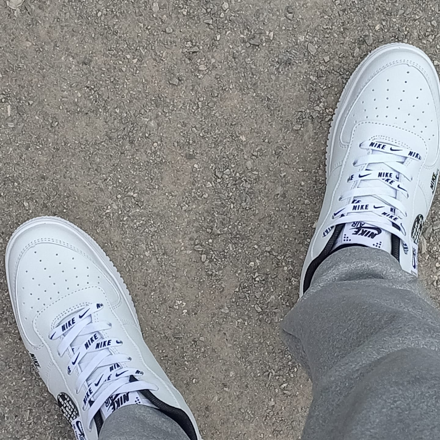 Customer photo review of Tenis 270 Blanco Negro Negro