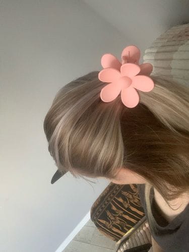 Customer photo review of Bloom Flower Hair Claw Clip