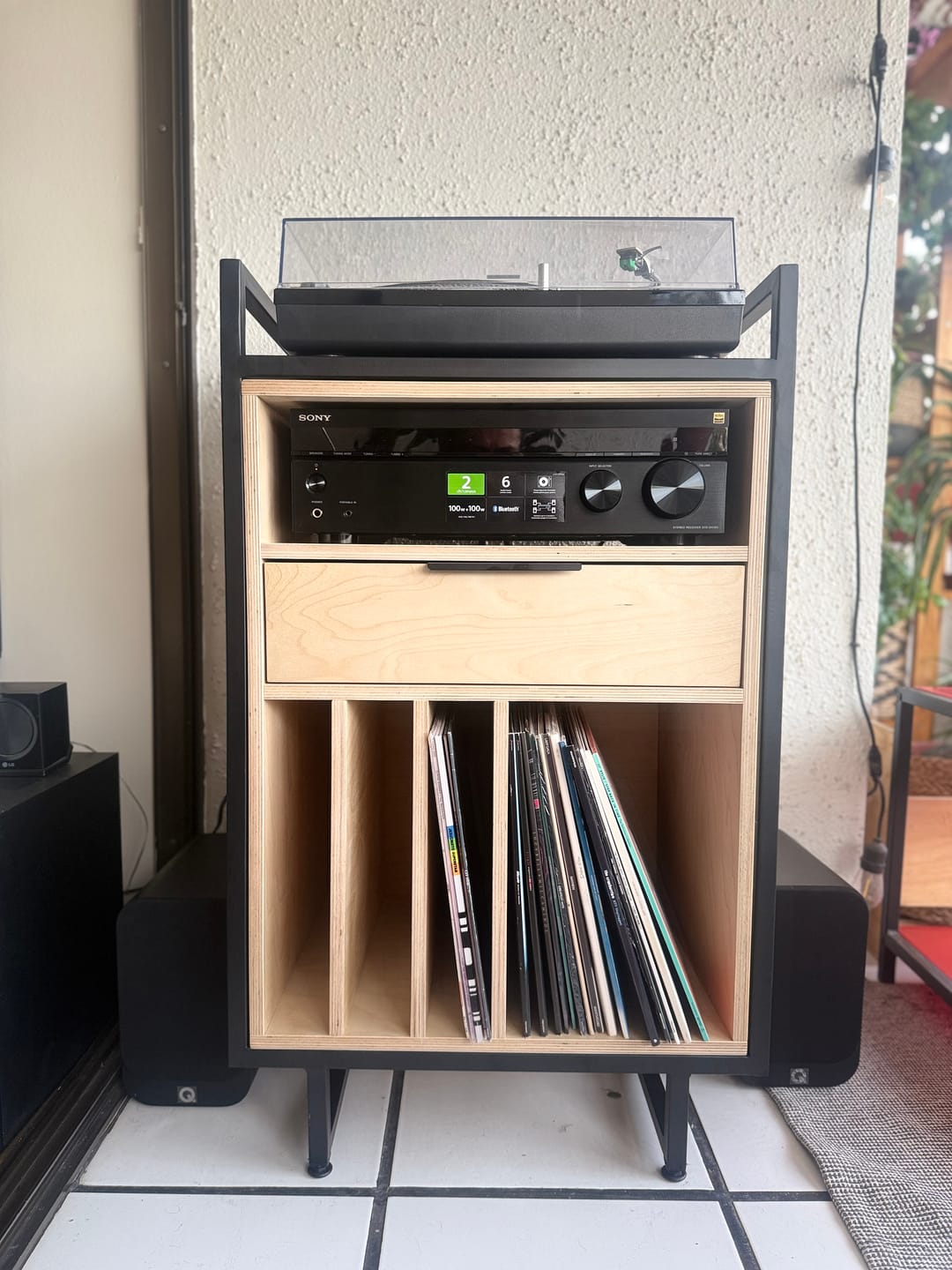 Customer photo review of Mueble Vinilos 55 MIMA — Kallfu.cl