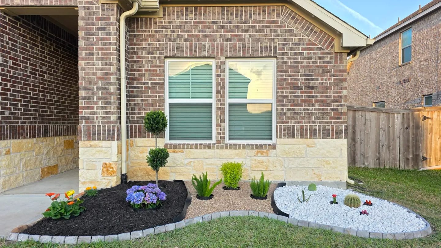 Customer photo review of 🏡2026 HOT SALE🥳💞50K+ SOLD!🌿✨ 50% OFF! Faux Stone Garden Edging Border! ♻️