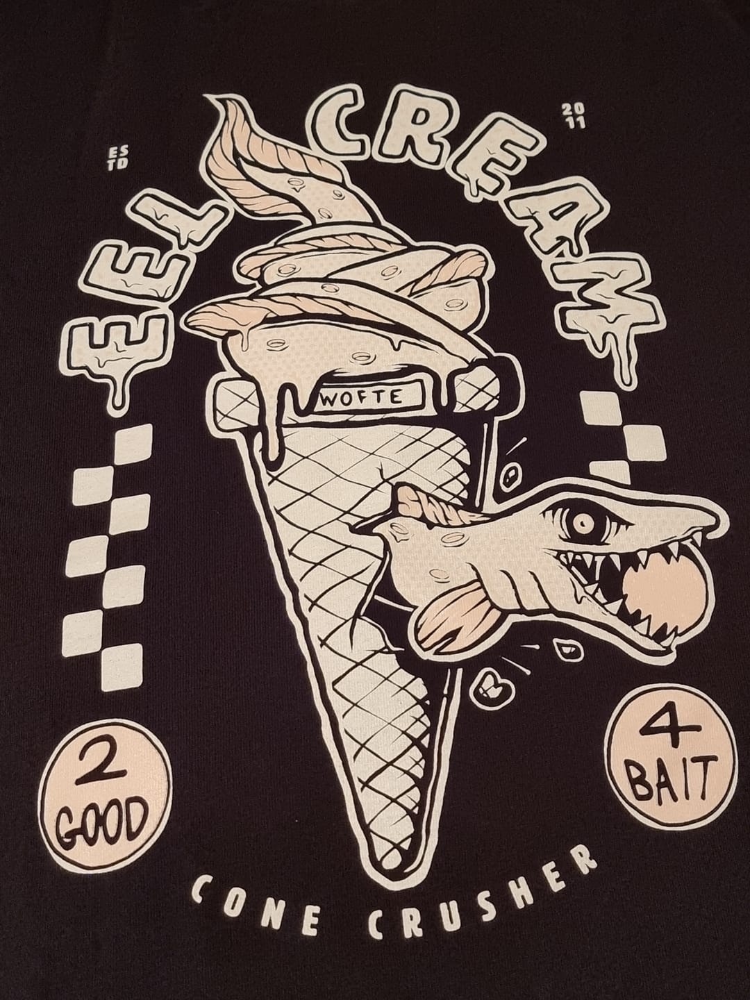 Customer photo review of Eel Cream T-Shirt