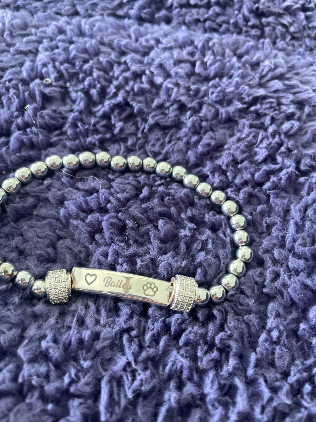 Customer photo review of FOR MEMORIAL-My Four-Legged Angel Is Always Nearby Custom Name Bead Bracelet