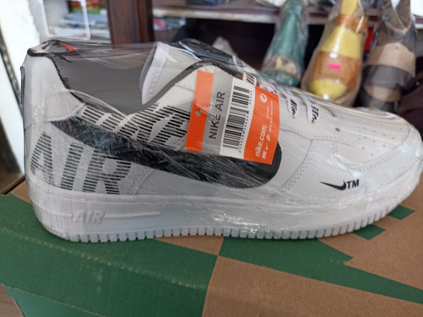 Customer photo review of Tenis 420 Blanco Negro Negro
