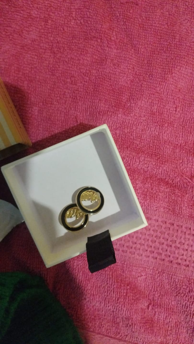 Customer photo review of Gold Diva Studs