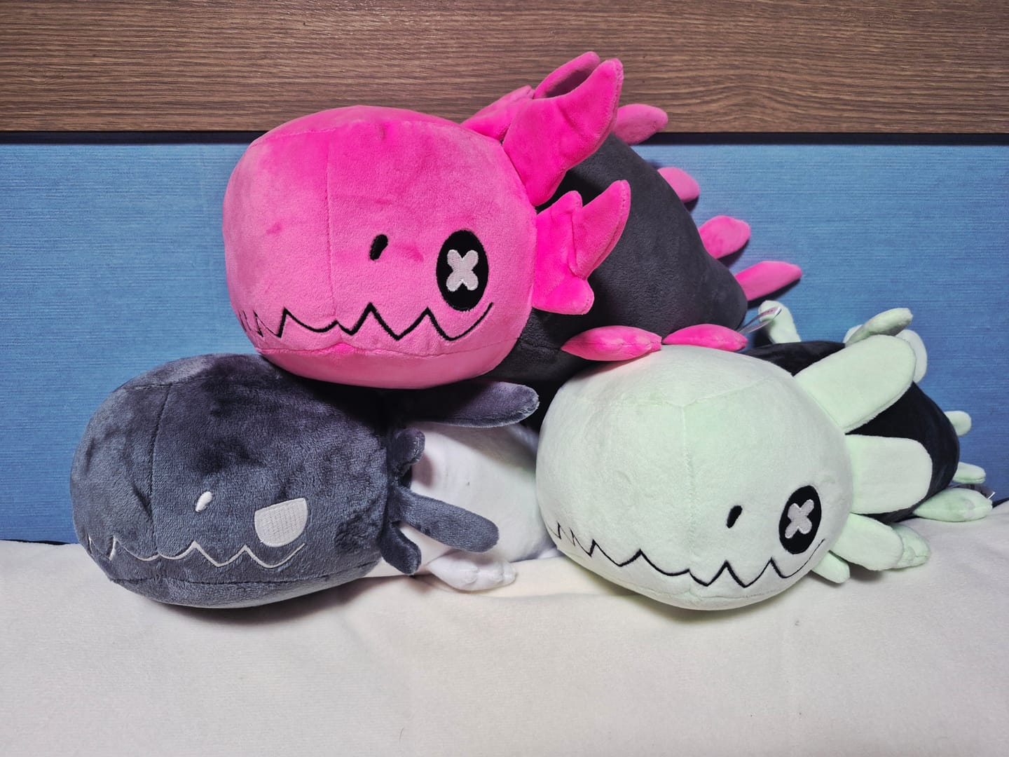 Customer photo review of Rain World - Glowing Pink Lizard Plush