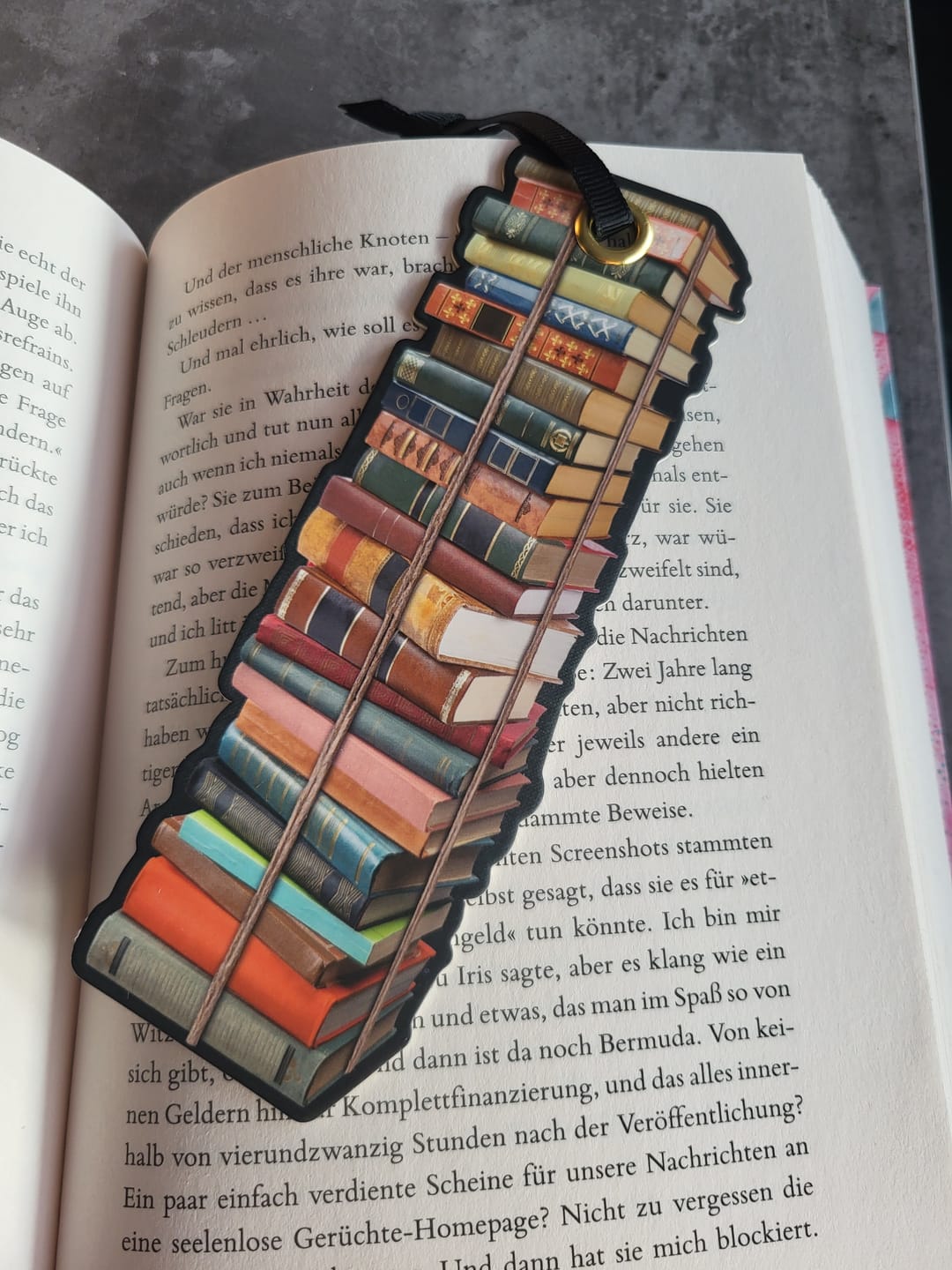 Customer photo review of Bücherwurm Lesezeichen by if – Magische Motive