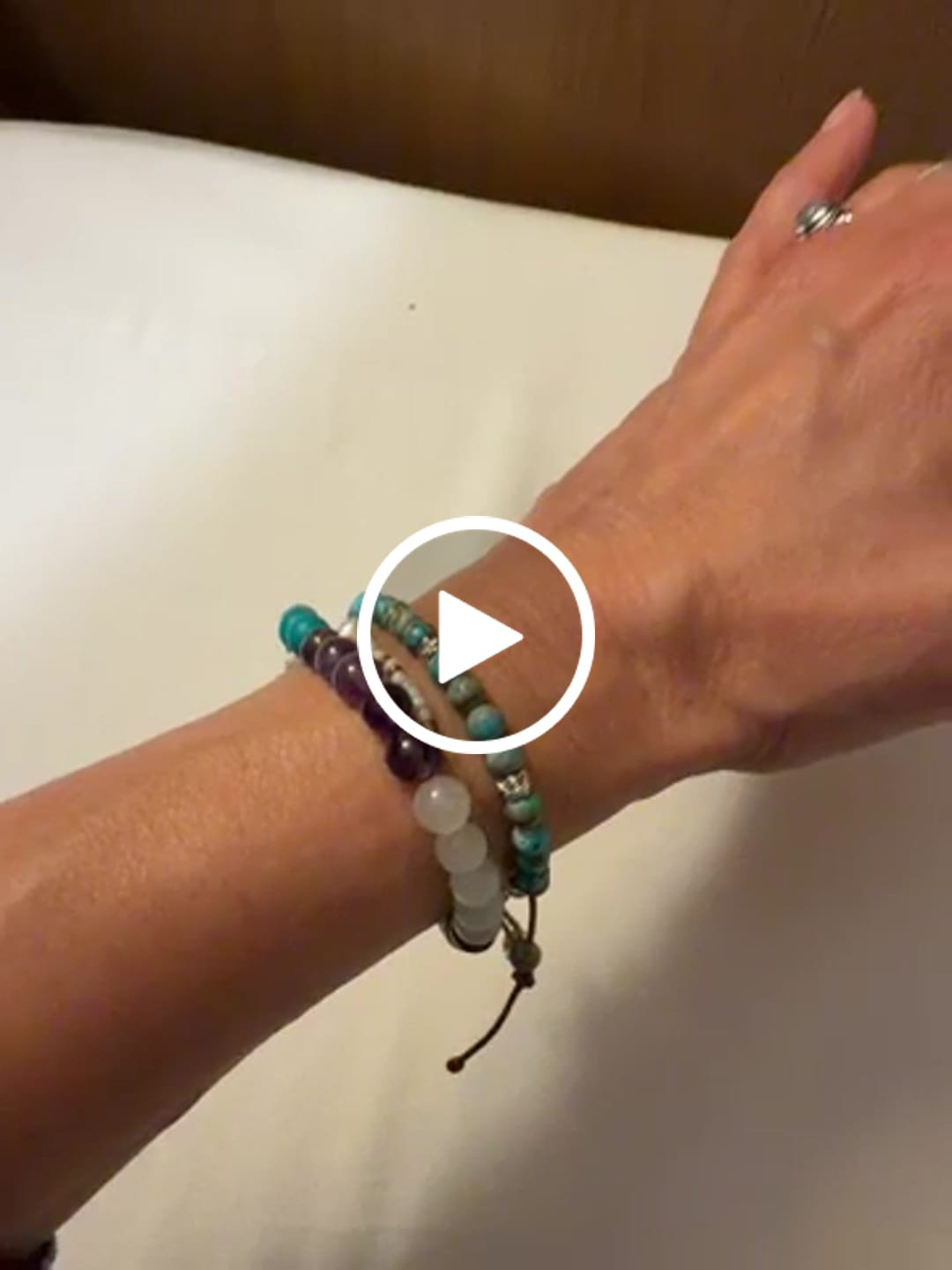 Customer video review of Tibetisches Energie Armband - Blauer Jaspis