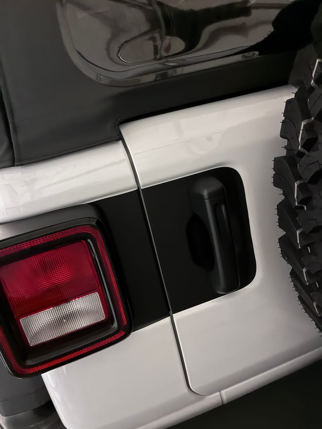 Customer photo review of Tailgate Handle Graphic | fits Wrangler JL JLU