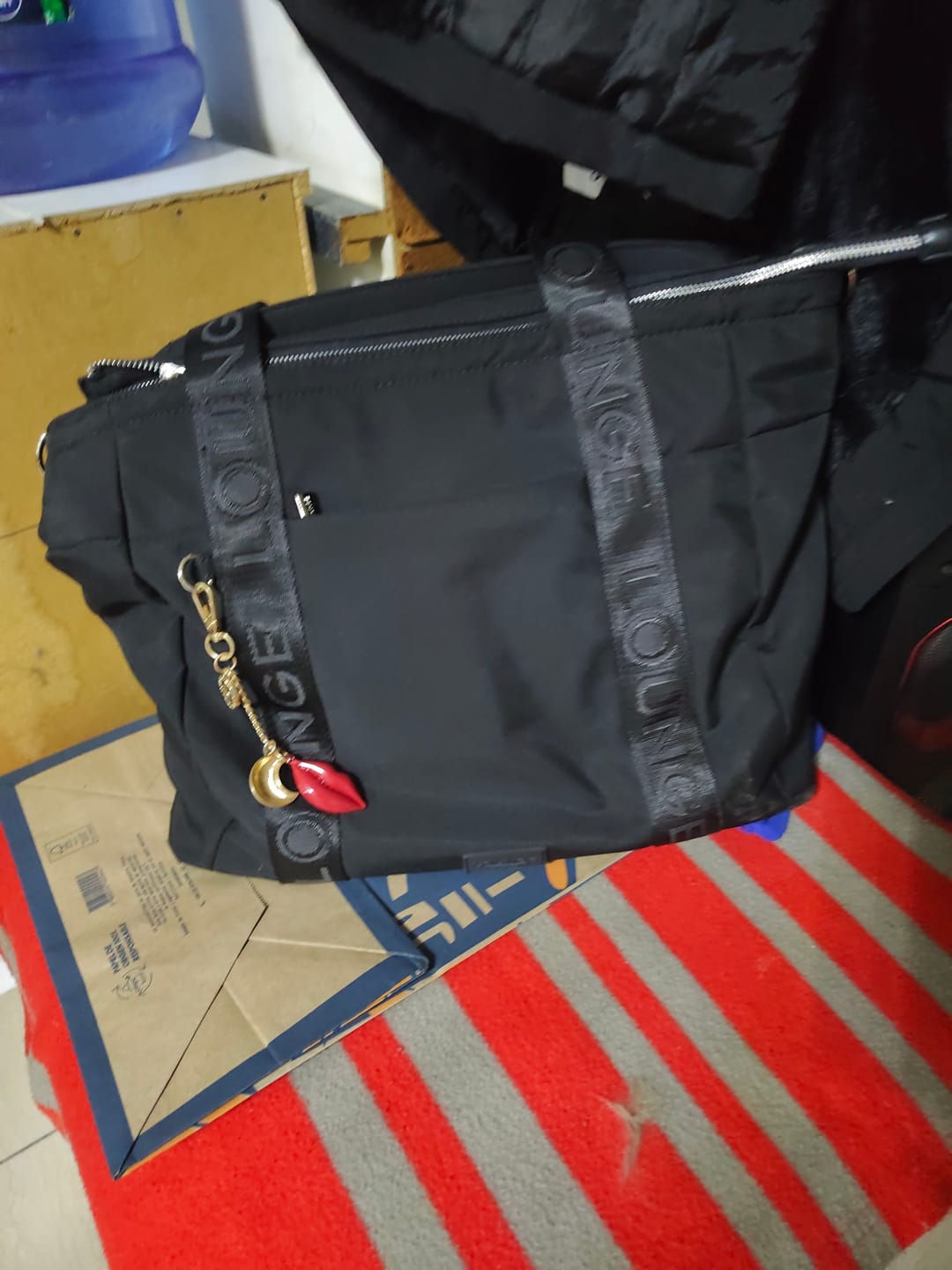 Customer photo review of Bolso Nylon Llavero Street