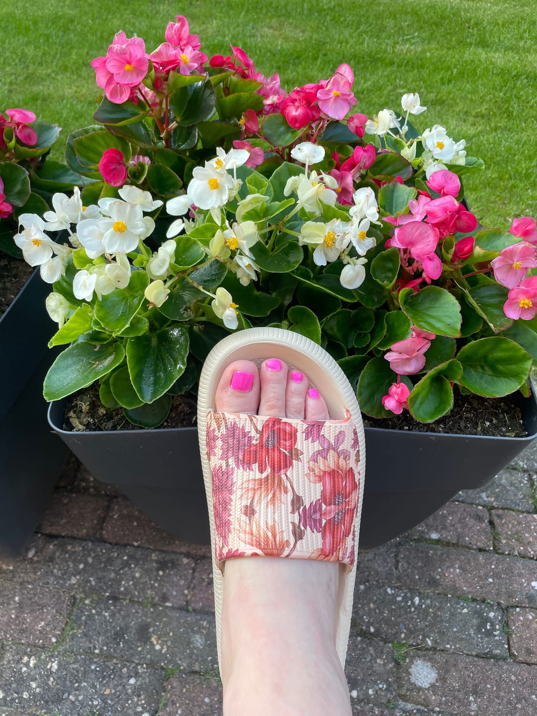 Customer photo review of HappyFlops Botanics