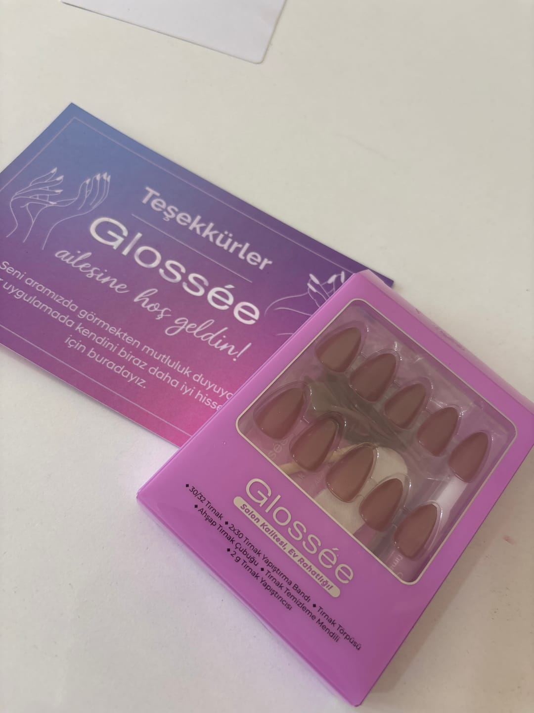Customer photo review of Coral Whisper-Short Almond - 30 Adet Takma Tırnak