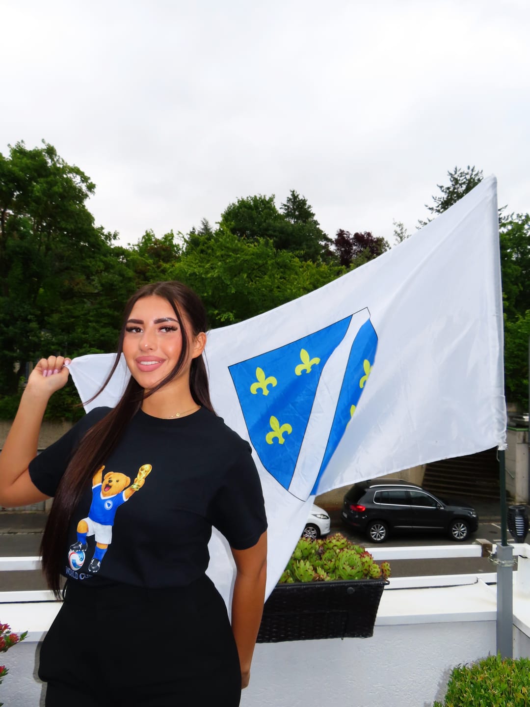 Customer photo review of WORLD CUP BEAR Premium T-Shirt