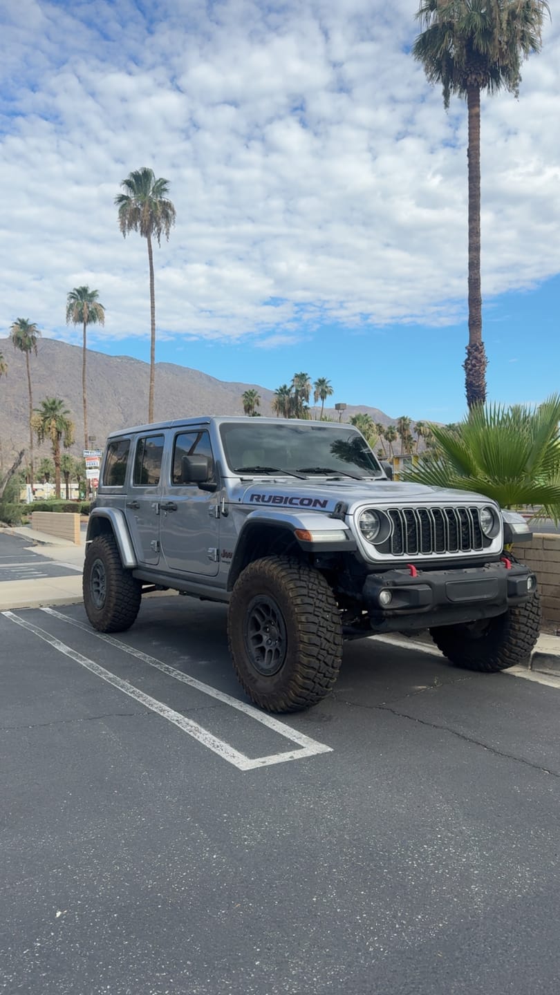 Customer photo review of Custom Paint Matched Front Grille – Refreshed Style fits Jeep Wrangler JL/ Gladiator JT