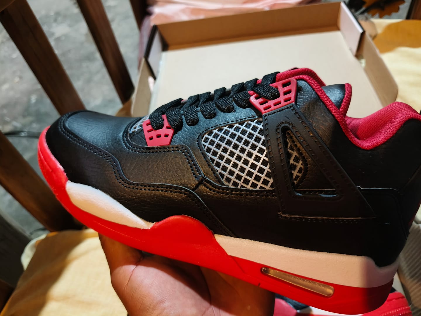 Customer photo review of Tenis Retro 4 Negro Rojo