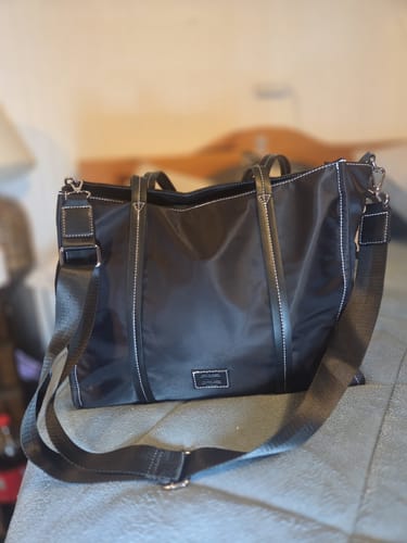 Reseña con foto de un cliente sobre Bolso Nylon Notebook Office Iconicas