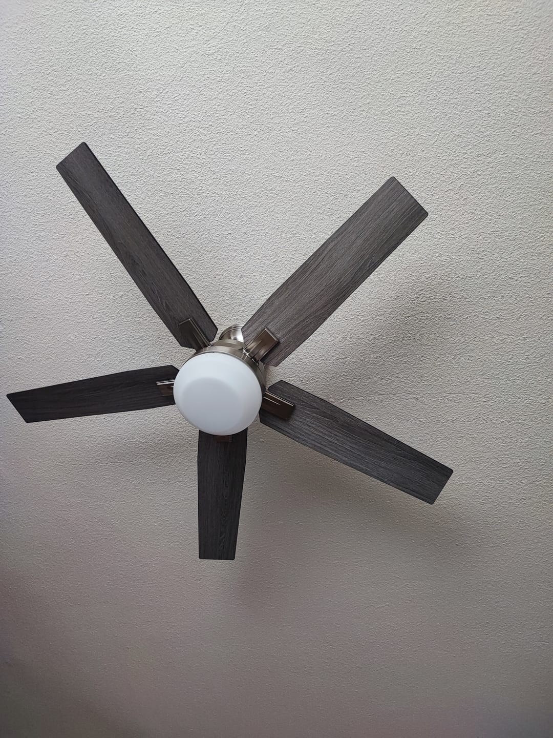 Customer photo review of Ventilador de Techo Apex II con Luz LED 52 pulgadas