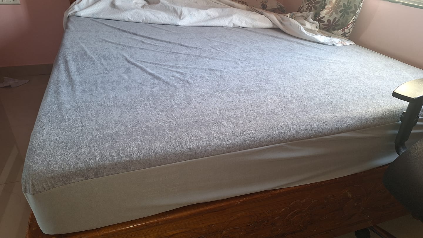 Customer photo review of Flo Aloe Vera Gel Infused Waterproof Mattress Protector