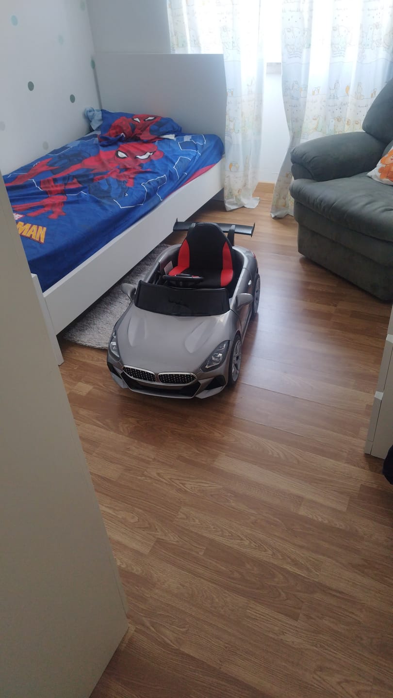 Customer photo review of Carro Elétrico para Criança BM Z4 Style Cinza Metalizado 12v c/ RODAS DE BORRACHA & ASSENTO EM PELE