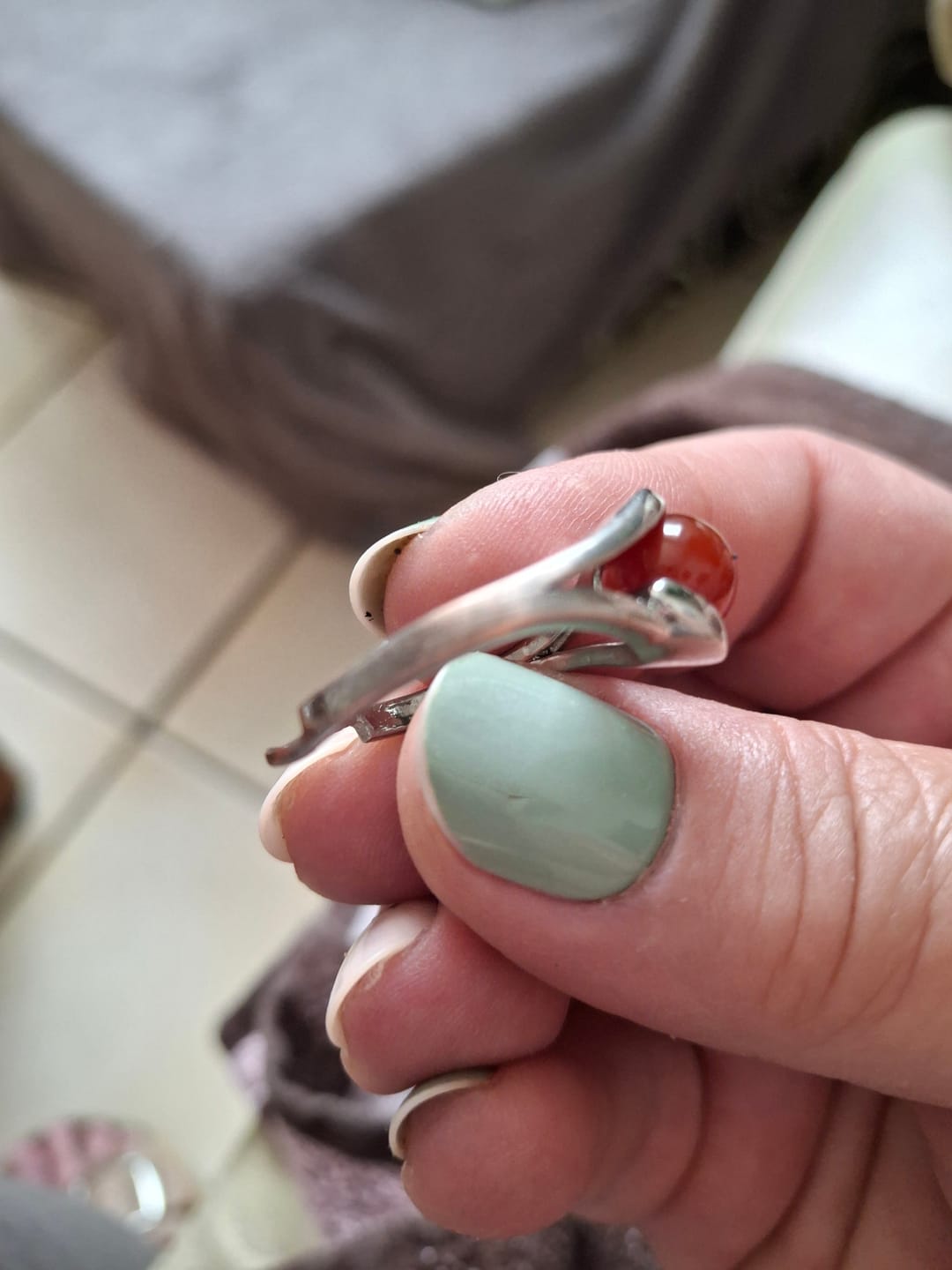 Customer photo review of Bague Ajustable "Énergie Positive" en Agate Rouge