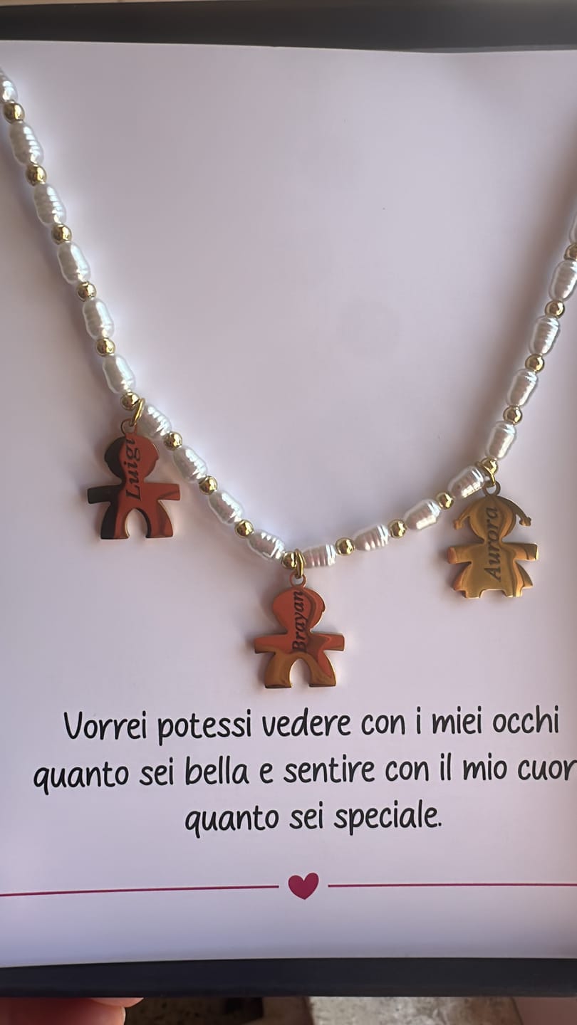 Customer photo review of Girocollo Family In Perle con ciondoli Bimbo Personalizzati