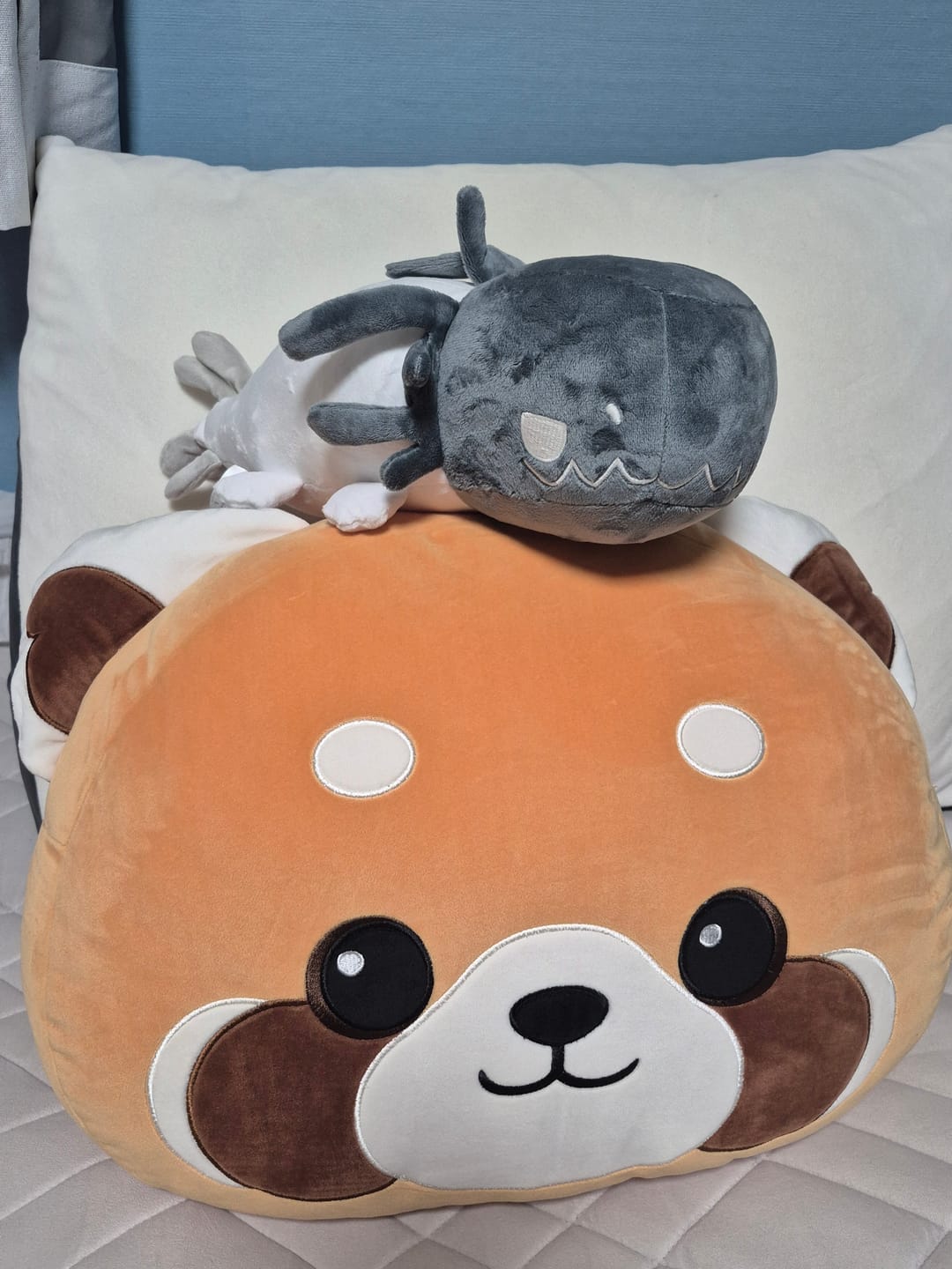 Customer photo review of Rain World - Glowing White Lizard Plush