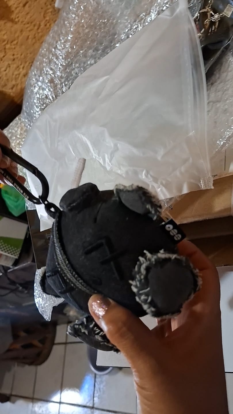 Customer photo review of BTS - ARIRANG WORLD TOUR OFFICIAL MD ARMY BOMB PLUSH KEYRING