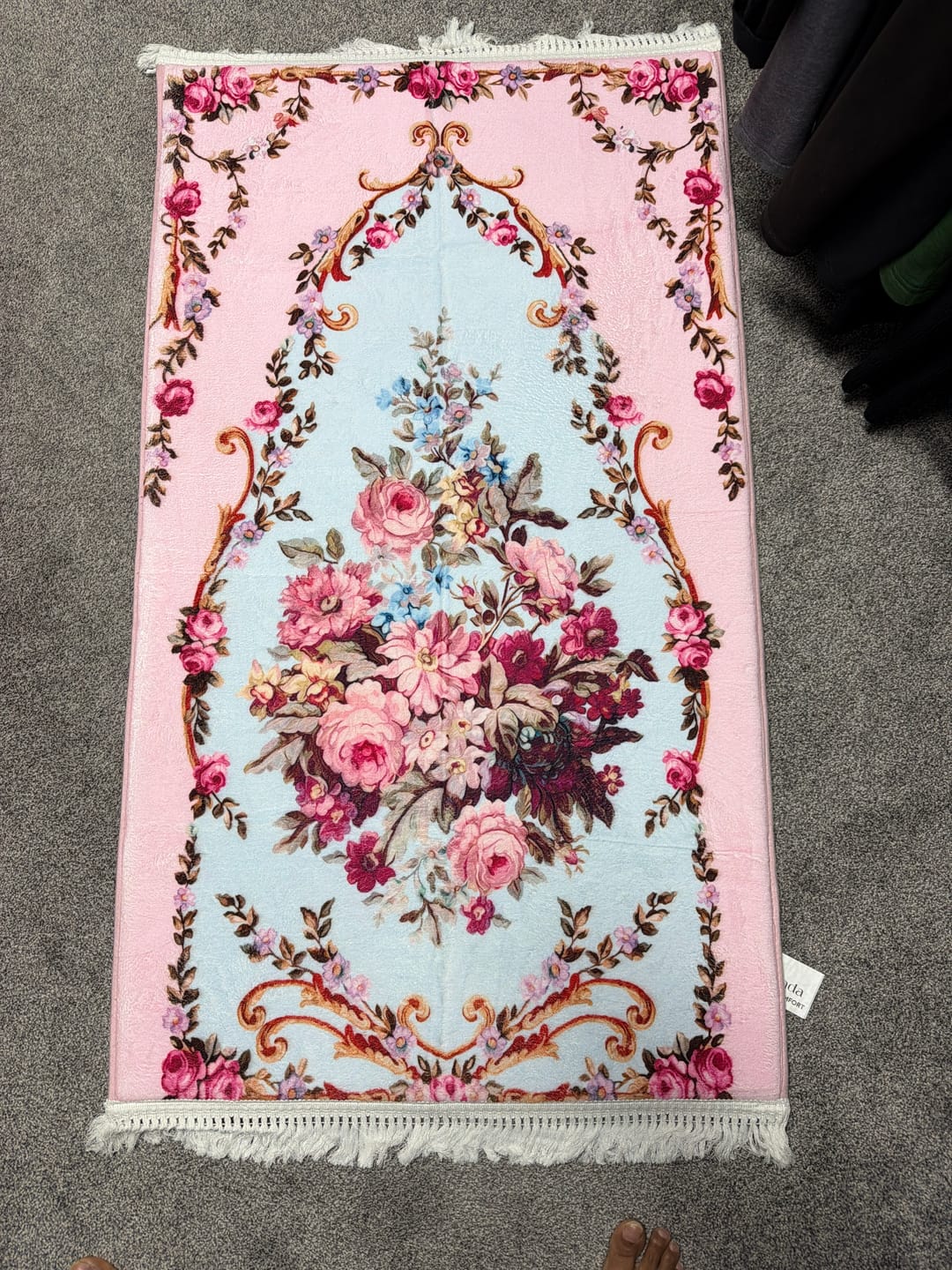 Customer photo review of Rosy Rehma Padded Prayer Mat