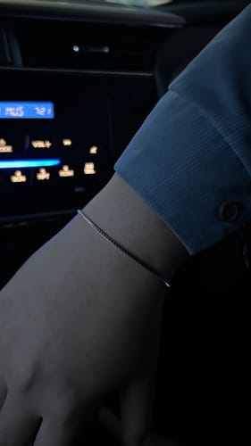 Customer photo review of Taylor Minimal Bracelet
