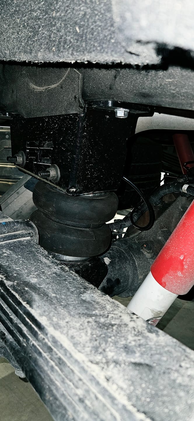 Customer photo review of Rough Country 10034 Air Spring Kit | Chevy/GMC 2500HD/3500HD 2WD/4WD (20-26)