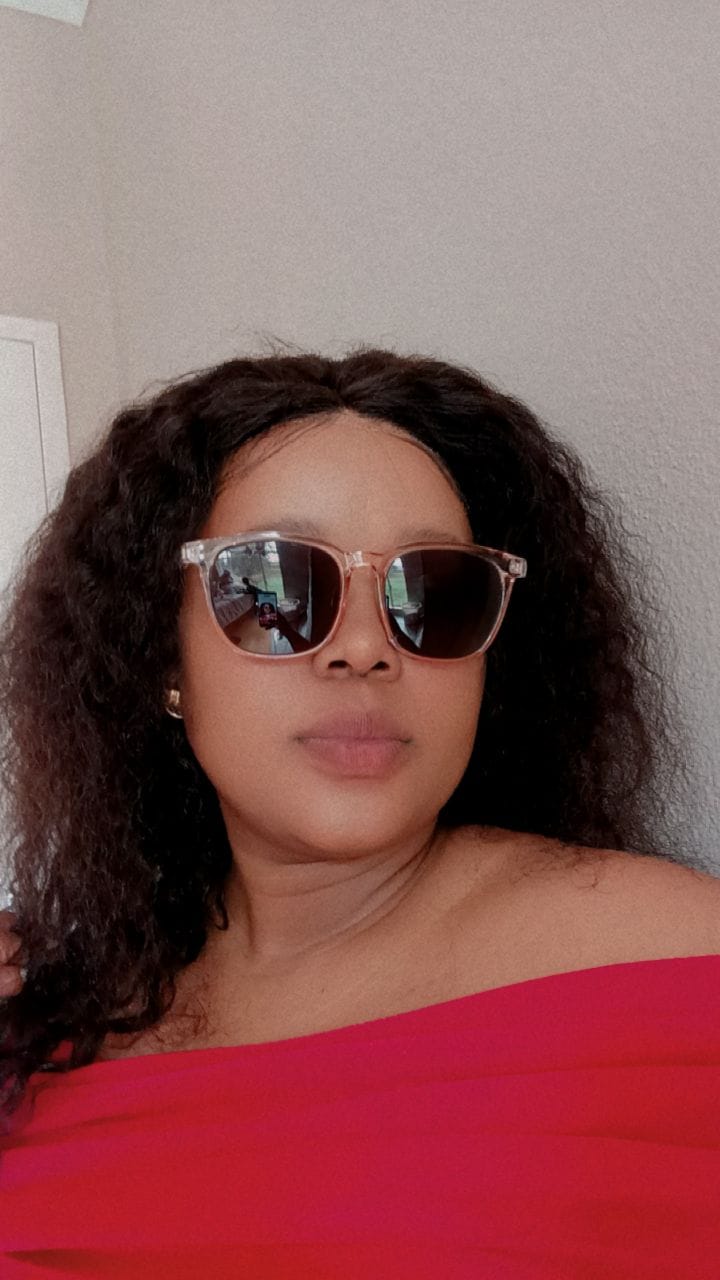 Customer photo review of LUSANDA - Water Wave Brazilian 13x4 Lace Front Wig