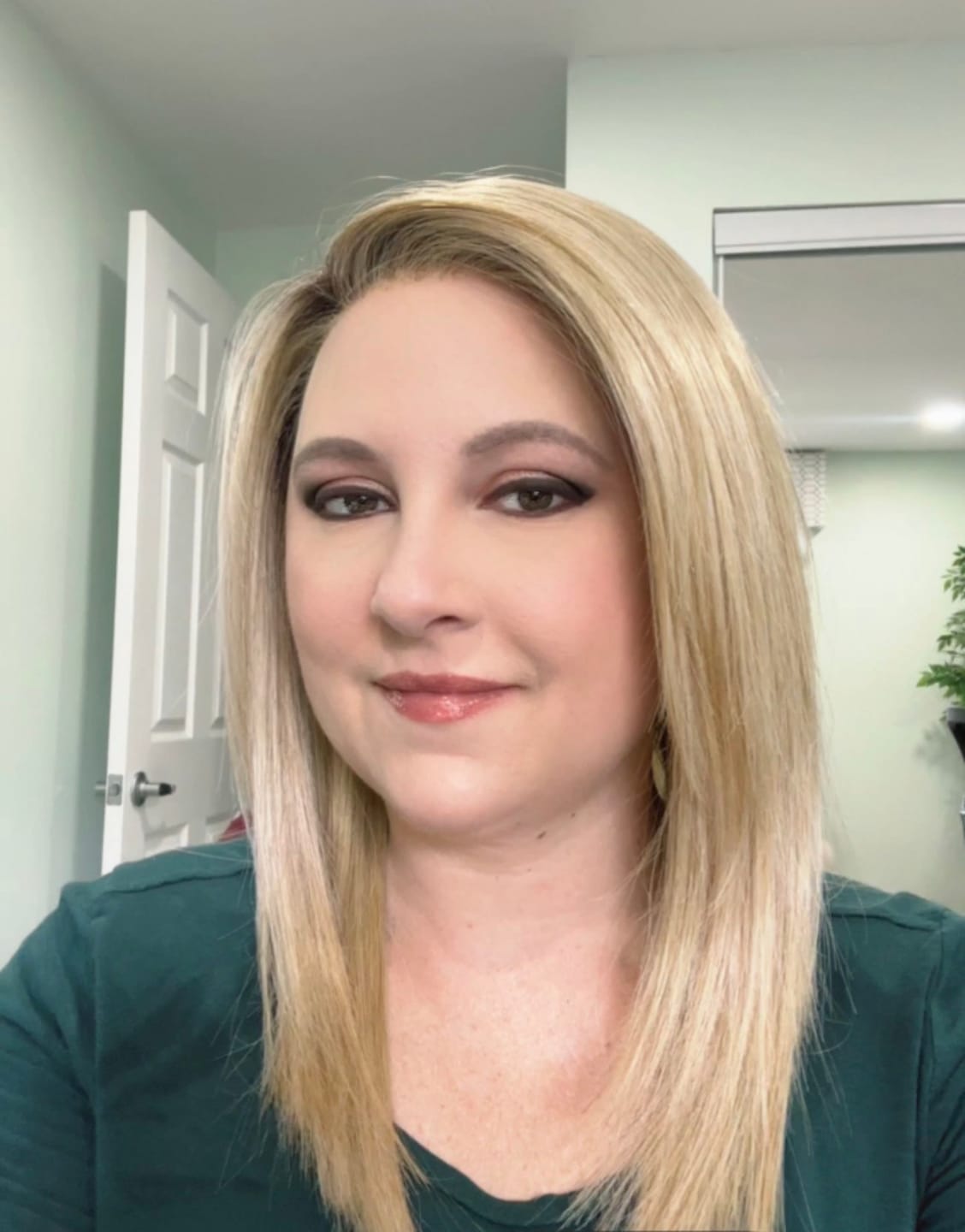 Customer photo review of RUNWAY WALK - Buttercream Blonde