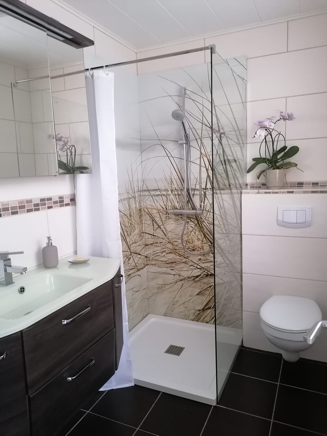 Customer photo review of SONNI Walk In/ Begehbare Dusche Duschabtrennung Duschwand Nano Klarglas Glasstärke 8mm Breite 70-120cm